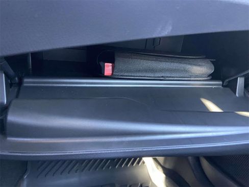 Used 2025 Toyota Camry SE image 29