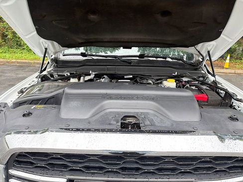 Used 2022 RAM 2500 Tradesman w/ Chrome Appearance Group AWD/4WD image 25