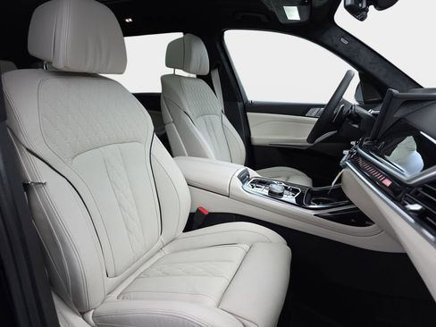 New 2026 BMW X7 M60i image 9