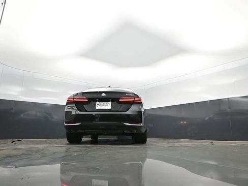 Certified 2025 BMW 530i image 41