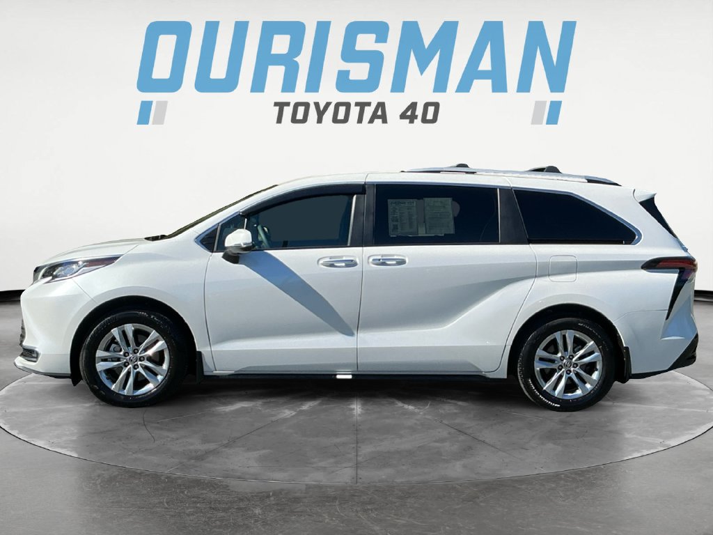 Used 2025 Toyota Sienna Limited AWD/4WD image 4