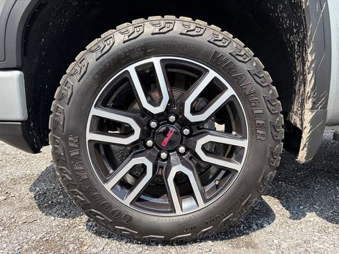 Used 2025 GMC Sierra 1500 AT4 w/ Technology Package AWD/4WD image 15