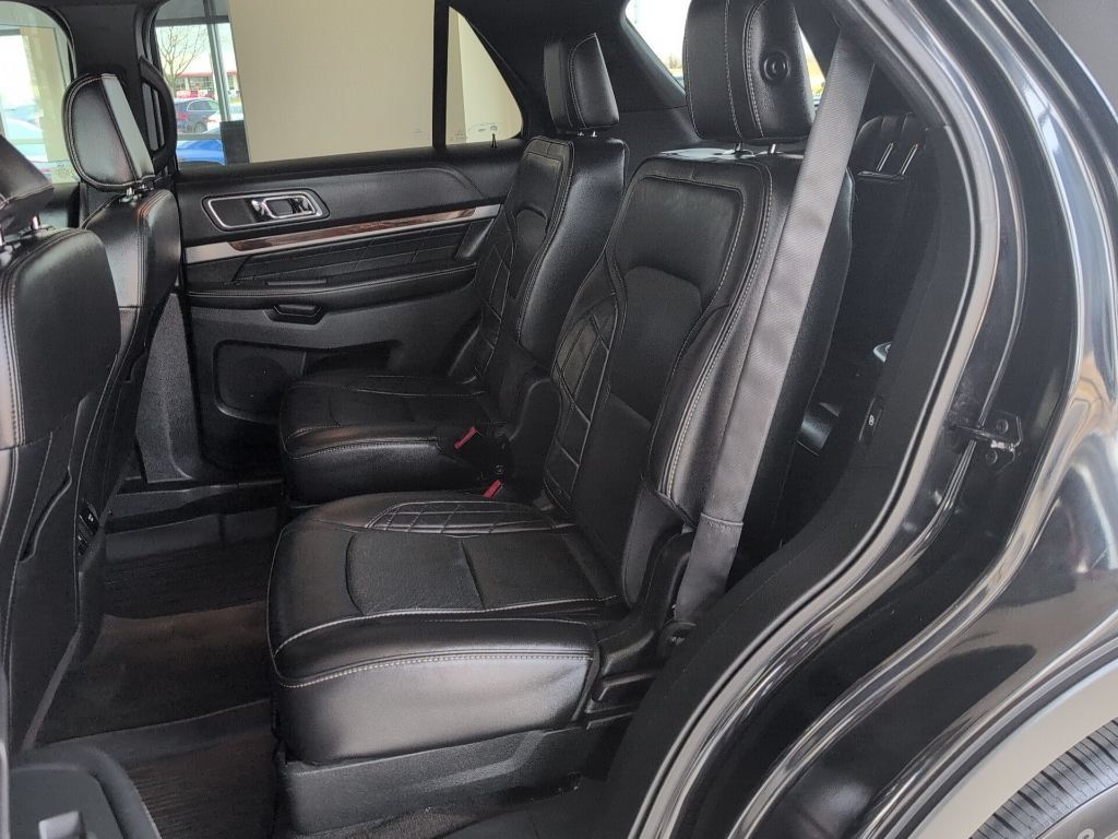 Used 2018 Ford Explorer Platinum AWD/4WD image 31
