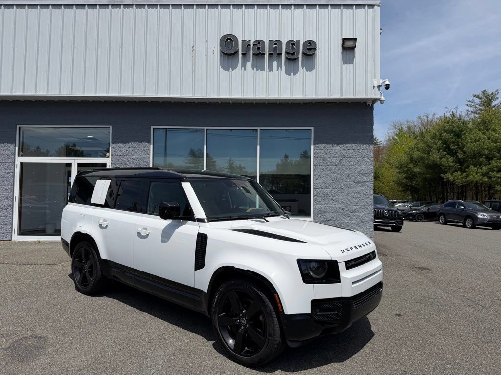 Used 2025 Land Rover Defender 130 X-Dynamic SE AWD/4WD image 9