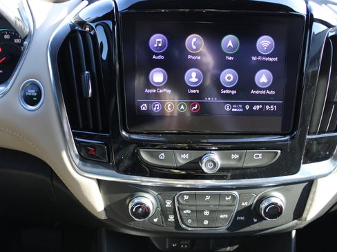 Used 2022 Chevrolet Traverse LT w/ LT Premium Package image 27