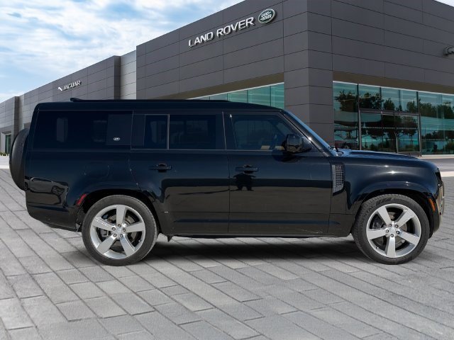 Used 2024 Land Rover Defender 130 X-Dynamic SE AWD/4WD image 6