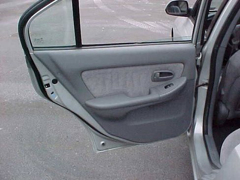 Used 2005 Hyundai Elantra GLS FWD image 6