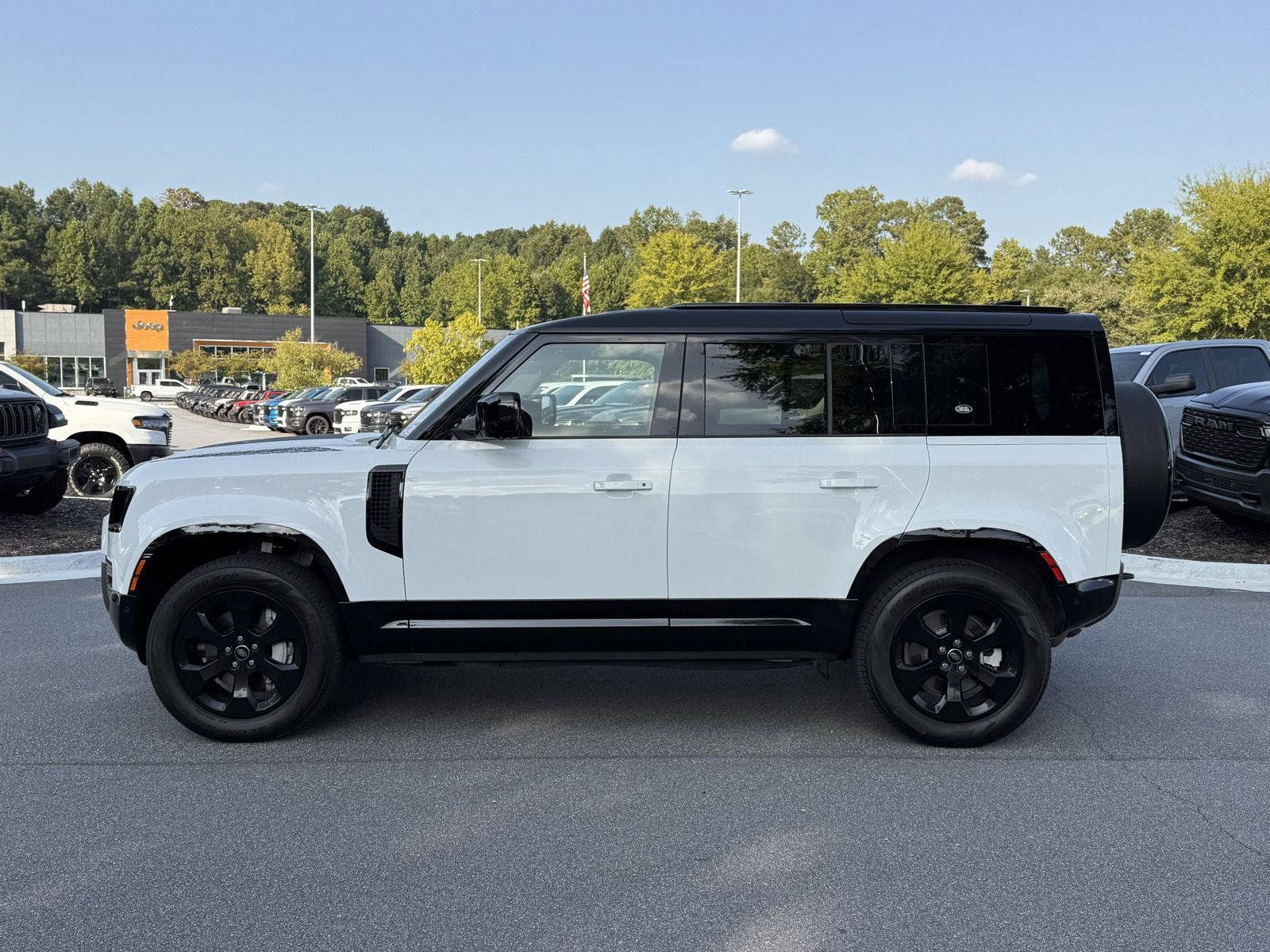 Used 2022 Land Rover Defender 110 X-Dynamic SE AWD/4WD image 2