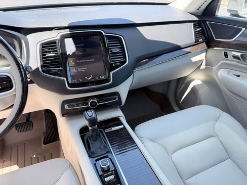 Used 2016 Volvo XC90 T6 Momentum w/ Momentum Plus Package AWD/4WD image 12