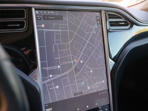 Used 2015 Tesla Model S 70 RWD image 17