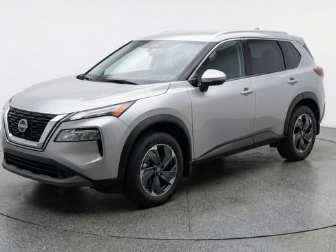 Used 2025 Nissan Rogue SV FWD image 3