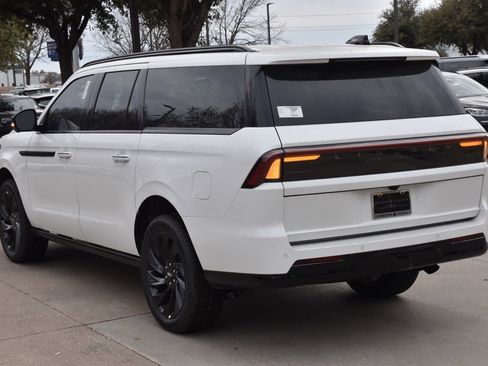 New 2025 Lincoln Navigator L Reserve w/ Jet Appearance Package image 9