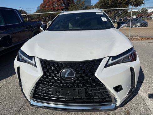 Used 2022 Lexus UX 200 w/ Premium Package image 2