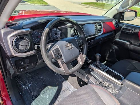 Used 2020 Toyota Tacoma SR5 AWD/4WD image 17