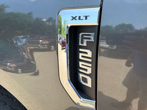 Used 2019 Ford F250 XLT w/ Snow Plow Prep Package AWD/4WD image 9