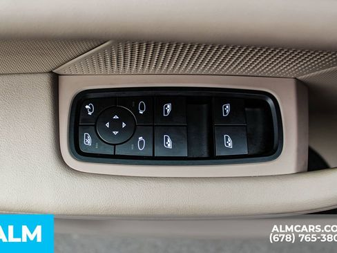 Used 2023 Porsche Taycan 4S w/ Performance Package image 40