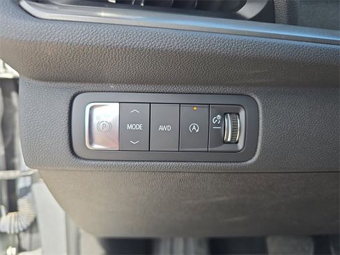 Used 2024 Chevrolet Traverse LT image 23