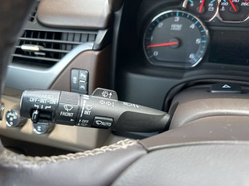 Used 2018 Chevrolet Suburban LT AWD/4WD image 39