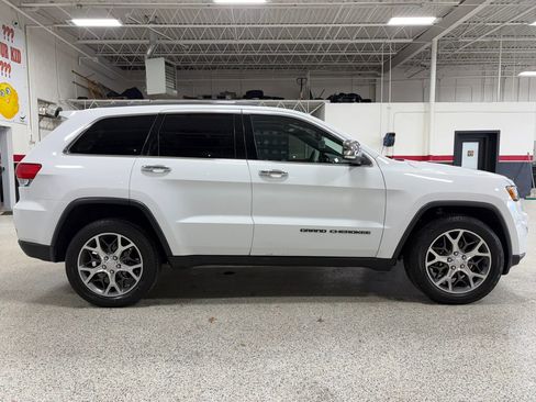 Used 2018 Jeep Grand Cherokee Limited image 11