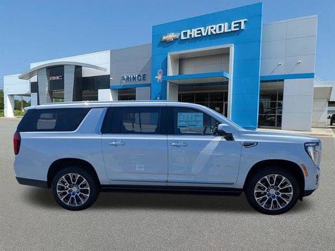 New 2026 GMC Yukon XL Denali w/ Sun & Power Step Package RWD image 3