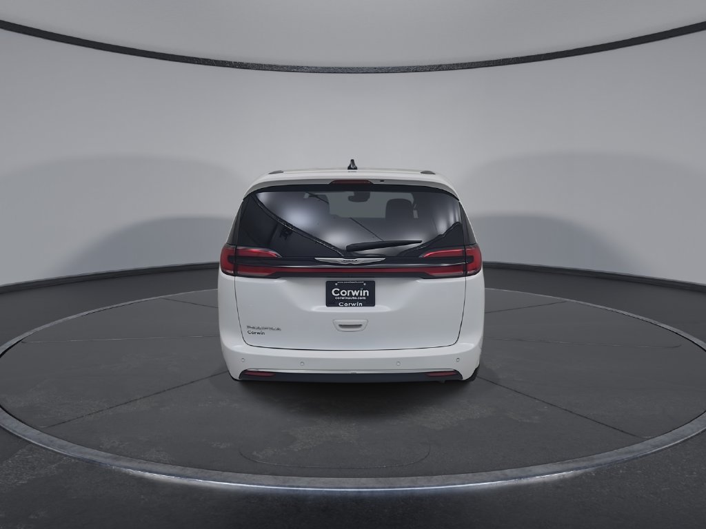 Certified 2024 Chrysler Pacifica Touring-L FWD image 15