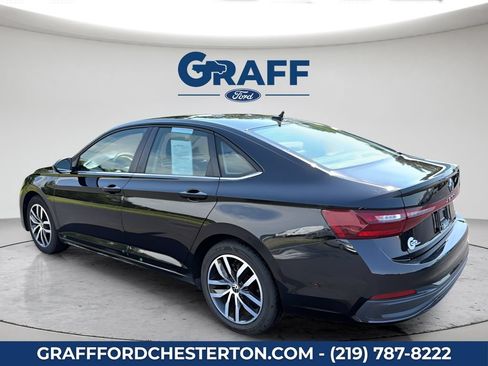 Used 2025 Volkswagen Jetta SE FWD image 10