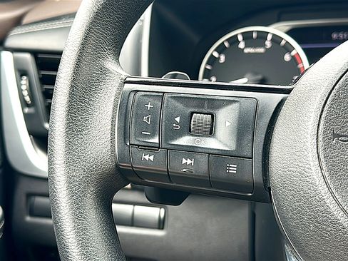 Used 2023 Nissan Rogue SV FWD image 29
