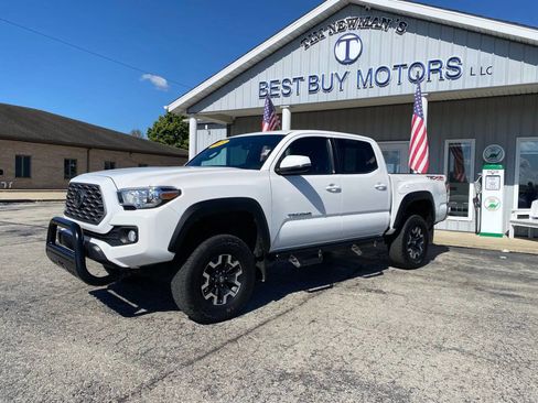 Used 2021 Toyota Tacoma TRD Off-Road image 2