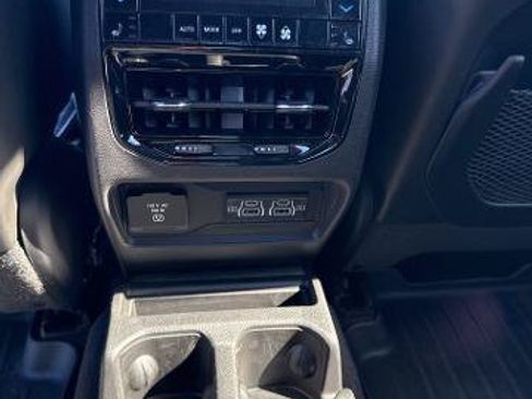 Used 2021 Jeep Grand Cherokee L Overland w/ Luxury Tech Group IV AWD/4WD image 12