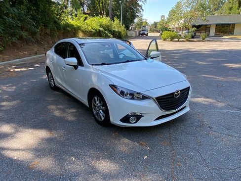 Used 2016 MAZDA MAZDA3 i Touring w/ Popular Equipment Package FWD image 43