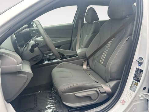 Used 2025 Hyundai Elantra SEL FWD image 6
