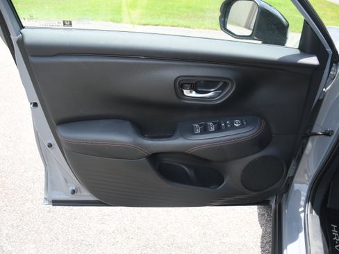 Certified 2025 Honda HR-V Sport image 9