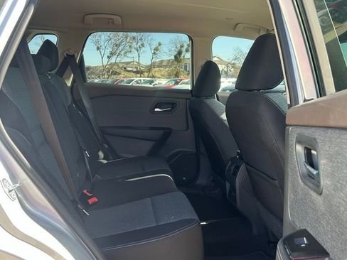 Used 2023 Nissan Rogue SV image 24