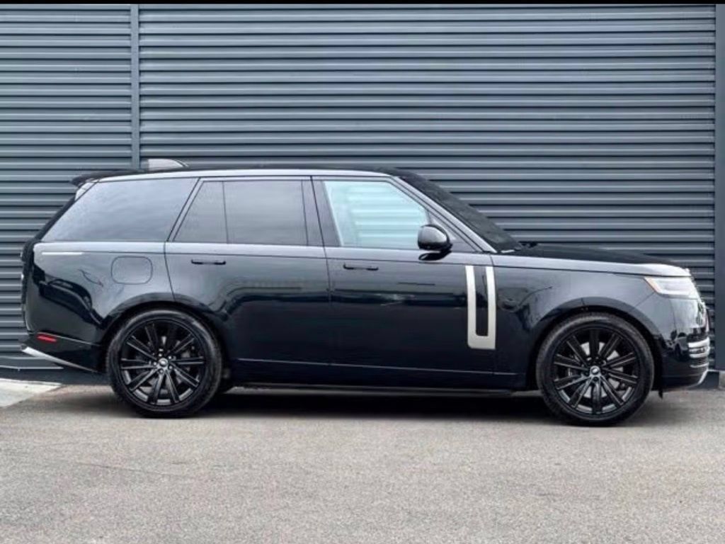 Used 2023 Land Rover Range Rover SE AWD/4WD image 5