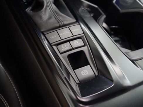 Used 2025 Toyota Camry SE image 29