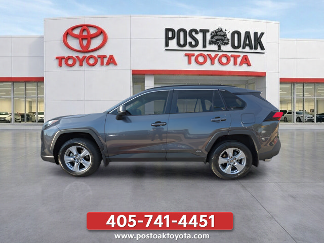 Used 2025 Toyota RAV4 LE AWD/4WD image 3