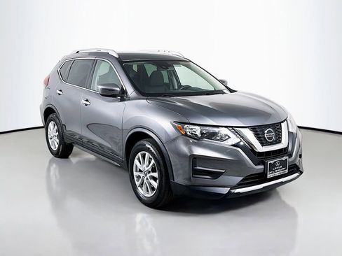Used 2020 Nissan Rogue SV image 3