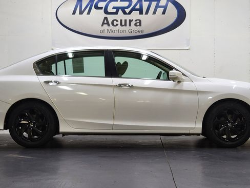 Used 2017 Honda Accord EX-L image 3