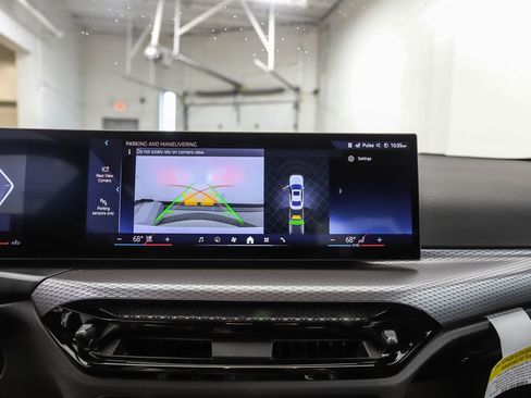 Used 2025 BMW 330i xDrive Sedan w/ Convenience Package image 19