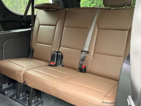 Used 2025 Chevrolet Suburban High Country AWD/4WD image 11