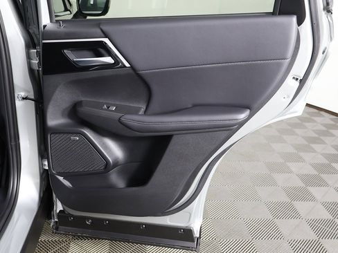 New 2025 Mitsubishi Outlander SE image 26