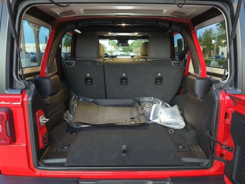 Used 2024 Jeep Wrangler Unlimited Rubicon AWD/4WD image 23