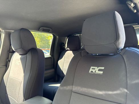 Used 2022 Nissan Frontier PRO-4X w/ Technology Package image 15