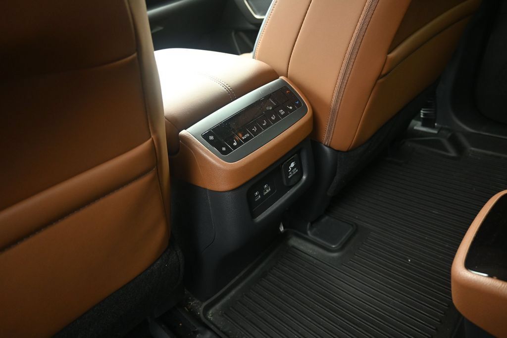 Used 2025 Nissan Pathfinder Platinum AWD/4WD image 20