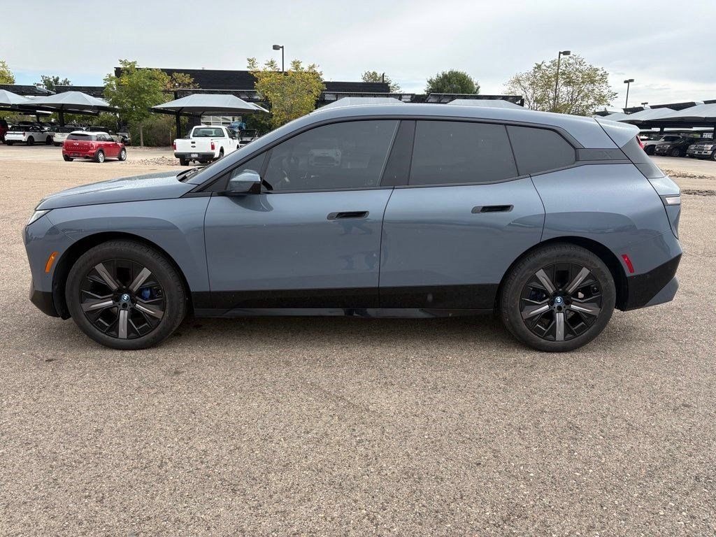 Used 2024 BMW iX xDrive50 w/ Premium Package AWD/4WD image 8