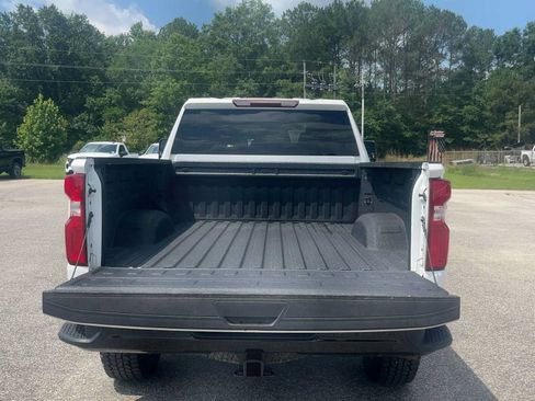 Used 2021 Chevrolet Silverado 2500 Custom w/ Custom Value Package AWD/4WD image 13