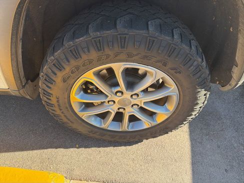 Used 2015 Jeep Grand Cherokee Limited w/ Luxury Group II image 9