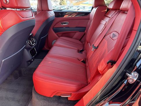 Used 2022 Bentley Bentayga image 10