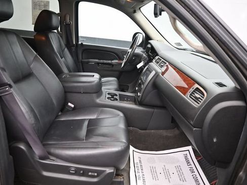Used 2014 GMC Yukon SLT w/ SLT-2 Equipment Package AWD/4WD image 8