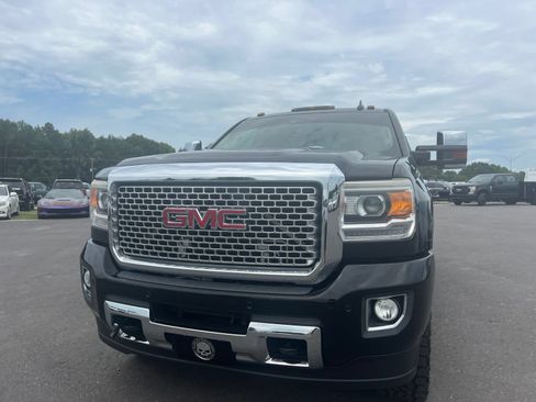 Used 2016 GMC Sierra 2500 Denali w/ Duramax Plus Package AWD/4WD image 3